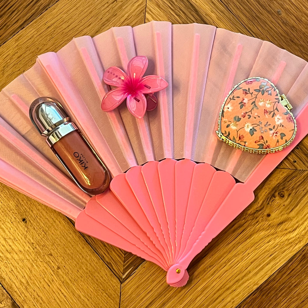 Pink fan 🪭